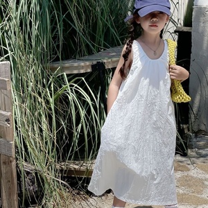 Abito estivo senza maniche per bambina, abito casual <span class=keywords><strong>bianco</strong></span> testurizzato per bambine, per vacanze al mare - Product Image 1