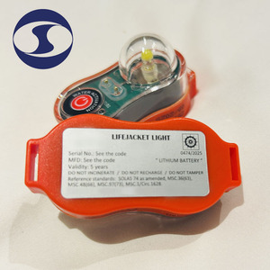 Lampe <span class=keywords><strong>de</strong></span> <span class=keywords><strong>gilet</strong></span> <span class=keywords><strong>de</strong></span> <span class=keywords><strong>sauvetage</strong></span> marine LED SOLAS 0.75cd pour une utilisation en eau, conforme aux certificats CCS/CE - Product Image 1