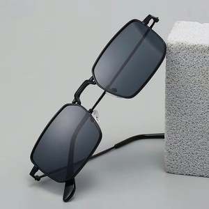 Gafas de Sol Personalizadas con Logotipo 2025, Moda Punk para Hombre y Mujer, Lentes Degradados Transparentes, Protección UV400, Montura Metálica Cuadrada - Product Image 2