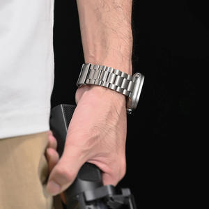 <span class=keywords><strong>Bracelet</strong></span> d'affaires de <span class=keywords><strong>luxe</strong></span> en métal nouveau <span class=keywords><strong>Bracelet</strong></span> à maillons en titane pour hommes respirant pour <span class=keywords><strong>Apple</strong></span> <span class=keywords><strong>Watch</strong></span> 10 Ultra 49mm 46mm 44mm 42mm - Product Image 4