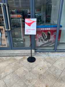 Support de signalisation rétractable portable |   Panneau de signalisation en acier noir/blanc pour entrée de magasin, côté étagère, réunion d'affaires - Product Image 2