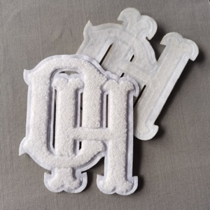 Thiết Kế ZT-B-02 DIY Mờ Chenille Thư Vá Dễ Thương Sắt Trên Logo Thêu Bông Tăng Gấu Chenille Các Bản Vá Lỗi - Product Image 4