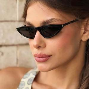 Gafas de Sol Personalizadas con Logotipo, Estilo Punk Vintage 2025 para Hombre, Montura Pequeña Triangular, Protección UV400, Gafas de Sol Cat Eye para Mujer - Product Image 2
