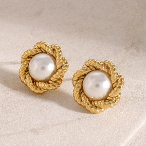 ต่างหูมุกประดับเพชร ทอง 18k สแตนเลสสตีล มุกเกรด AAA ทรงดอกไม้ ใส่ได้ทุกวัน - Product Image 4