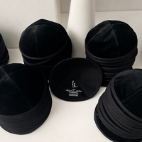 Fluwelen Kippah Joodse Yarmulke Op maat gemaakte Kippot Judaica Hoed Gepersonaliseerd Logo Bruiloft Bar Mitzvah Religieuze Ceremonie Dagelijks gebruik