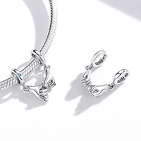 Breloque en forme de mains d'amoureux plaquée argent avec strass en cristal, cadeau romantique pour unisexe