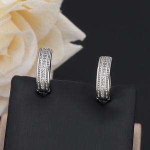 Pendientes de Aro Huggie de Latón de Alta Calidad con Baño de Plata, Venta Directa de Fábrica JXX, Diseño Geométrico Clásico y Moderno, Regalo Ideal - Product Image 3