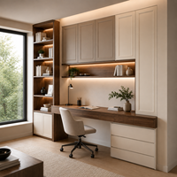 Armoires de bureau avec rangements encadrés blanc chaud, un bureau couleur bois et des étagères lumineuses