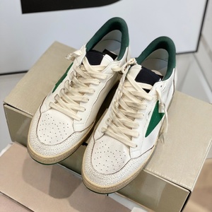 Zapatillas de Diseño de Piel Genuina de Ganso Blanco Antideslizantes de Lujo Cómodas para Skateboard Doradas con Efecto Desgastado para Caminar, Zapatos de Moda y Tendencia - Product Image 2