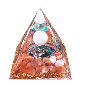 Pyramide en résine époxy avec galets de cristal, ornement de bureau, décoration d'aquarium, cadeau - Product Image 5