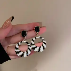 2021 Earring Diamond Hollow Geometric Triangle Black and White Striped Earrings Jewelry Wholesale for Girls for Women Gift