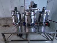 Équipement de Fermentation de Vin Semi-Automatique avec Contrôle PLC Intégré, Chariot de Traitement en Acier Inoxydable Conforme aux Normes pour Sirop