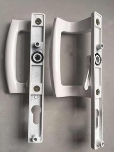 Manija de Puerta Corredera Moderna en Forma de D con Juego de Herrajes para Cilindro y Varilla Espagnolette - Product Image 3