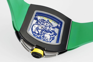 La conception à cadran ouvert et creux vous permet d'observer le mouvement du mécanisme. Montre mécanique de grande taille en fibre de carbone. - Product Image 4