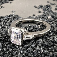 GRA Bijoux fins en argent 925 Délicat taille émeraude VVS Moissanite Diamant Bague de fiançailles pour femme avec trois pierres