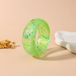 Nuovo Bracciale/Braccialetto in Resina Acrilica Lucite con Paillettes Etniche Scintillanti 2026 - Semplice e Personalizzato per Feste da Donna - Product Image 4