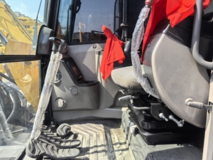 รถขุดขนาดเล็ก VOLVO EC60 6 ตัน รถขุดไฮดรอลิกมือสอง เครื่องจักรขุดดินแบบตีนตะขาบ มือสอง ปั๊มมอเตอร์ Eaton ได้รับการรับรองมาตรฐาน CE - Product Image 6