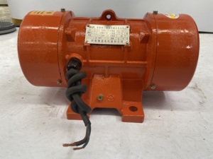 Moteur à vibrations OnlyPower YZS-2 2KN 0.12KW 380V 50HZ, robuste, industriel, boîtier en fonte, pour applications minières, du charbon et de l'industrie chimique. - Product Image 3