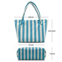 Tas Liburan Desain Pabrik Kustom OEM ODM Biru Putih Bergaris Kapasitas Besar Portabel Bahan Terry Kain Tas Jinjing Bergaya untuk Perjalanan