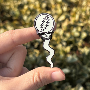 Le nouveau dessin animé chaud lumineux épinglette en gros né reconnaissant décoration cadeau Badge personnalisé métal lumineux épingle fantôme pour sac - Product Image 5