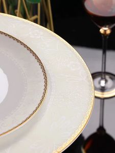 ชุดอาหารค่ำหรูหราทำจากเซรามิกเนื้อ Bone China สีขาว พร้อมขอบทอง ประกอบด้วยจาน ชาม ถ้วย และจานรอง สำหรับงานแต่งงาน ร้านอาหาร และใช้ในบ้าน - Product Image 2