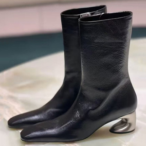 Bottines courtes pour femme à talons personnalisés en forme de crochet, bout carré, fermeture éclair latérale, talons variés, ajustées et unies - Product Image 1