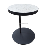 Table basse moderne convertible en fer, design d'angle bas, sur mesure pour projet extérieur, bord de table en terrazzo, mobilier de salon