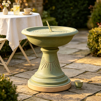Statue de Cadran Solaire sur Piédestal en Résine Faite à la Main et Peinte à la Main, Ornement de Jardin Vert Vintage pour la Décoration Extérieure de Jardin et de Patio