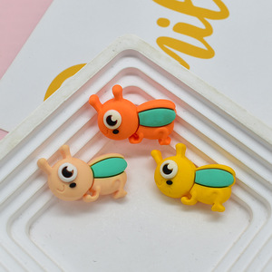 Mignons patchs adhésifs souples en PVC semi-3D DIY, motifs insectes lucioles de dessin animé et abeilles extraterrestres semi-3D, breloques et épingles pour chaussures d'enfants - Product Image 3