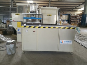 Máquina Fresadora Automática CNC Controlada por PLC para Perfiles de Aluminio con Componente de Motor Central y Alta Seguridad - Product Image 2