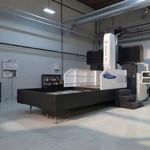 Machine de fraisage à portique CNC à 3 axes Tongbang XK42585, robuste, composants aérospatiaux en laiton, changeur d'outils automatique, CE Siemens - Product Image 1