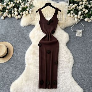 เดรสไหมพรมรัดรูปทรงวีคอ แขนกุด ลายดอกไม้ 3 มิติ สำหรับผู้หญิง - เสื้อผ้าแฟชั่นผู้หญิง - Product Image 2