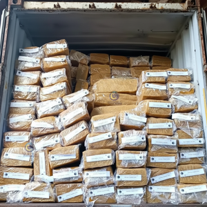 Bale de caucho natural SVR CV50, marca Baiyue, moldeado superior amarillo claro, grado de Vietnam para diversas aplicaciones - Product Image 1