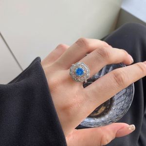 Anillo Dylam de la Colección Top End, Chapado en Rodio, Plata de Ley 925, con Diamantes Brillantes, Flor Azul Grande Cuadrada, Eternidad, Zirconia 5A - Product Image 6