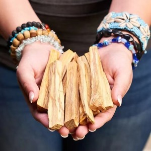 Varillas de Incienso Curativas de Madera Grabadas Importadas de Perú - Utilizando Tiras de Madera Sagrada del Árbol Sagrado para Difusión de Aroma - Product Image 6