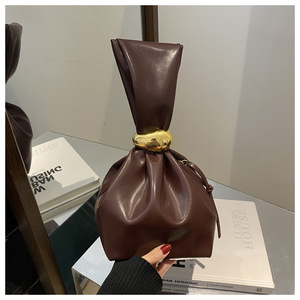 Borsa a Spalla da Donna a Secchiello Personalizzata 2025 Nuova Retrò con Cerniera e Pieghe, Piccola Borsa di Design alla Moda per Donna - Product Image 2