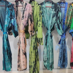 Fait à la main Vintage Pure Soie Tie-Dye Kimono Confortable Élégant Home Wear Robe pour Printemps Été Parfait OOTD - Product Image 1