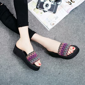 Nouvelle collection d'été de <span class=keywords><strong>chaussures</strong></span> pour femme : Tongs de plage, mules à talons hauts, mules de plage à plateforme et <span class=keywords><strong>chaussures</strong></span> <span class=keywords><strong>compensées</strong></span> <span class=keywords><strong>noires</strong></span> de marque - Product Image 6