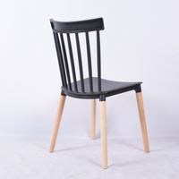 Chaise scandinave populaire en gros 2026, nouveau design, chaise de salle à manger en plastique pour restaurant