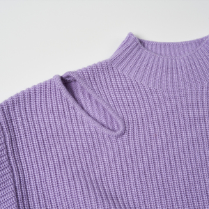 Pull en laine cachemire 100% pour femmes de créateur Pull en tricot avec logo avant personnalisé et style décontracté avec col montant - Product Image 3