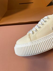 MIU Pantoufles en toile de luxe originales à bout rond et demi-couverture, Pantoufles d'ascenseur respirantes à lacets pour femmes de créateur - Product Image 3