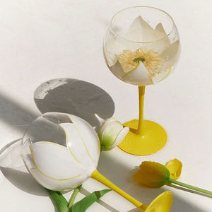 Verre à vin en forme de nuage de tulipes peint à la main, décoration rétro pour la maison, verre à eau de haute valeur avec long pied, design luxueux - Product Image 5