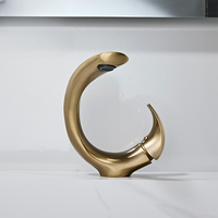 Robinet de lavabo de salle de bain créatif en or brossé de haute qualité, design à poignée unique, mitigeur durable avec cartouche céramique chaud/froid