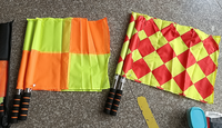 Jeu de sport de football Drapeau de signal manuel Équipement d'arbitre de football rouge et jaune Drapeaux d'arbitre