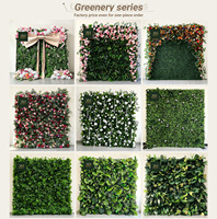 Chique groene bladeren met verspreide witte bloemen zijden kunstbloemen wandpaneel voor strandbruiloftdecoratie