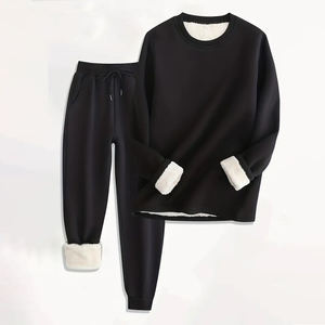 Ensemble de survêtements unisexe à col en O Sportswear avec logo personnalisé 2 pièces en toile de coton noire à motif solide Style décontracté Fabriqué au Pakistan - Product Image 1