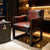 Fauteuil d'appoint vintage Art Déco en cuir véritable avec structure en bois massif et garniture cloutée pour hôtel, maison, salon