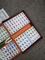 Vente en gros de jeux de mahjong japonais Richi Riichi en acrylique cristallin personnalisé avec des chiffres anglais et un étui de voyage portable