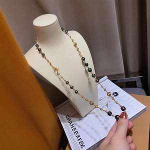 สร้อยคออะโกย่าญี่ปุ่นขนาด 8-9 มม. ดีไซน์ทันสมัย ให้แสงสะท้อนแบบกระจก  เข้ากับเสื้อโค้ทผู้หญิง  มาพร้อมกล่องของขวัญที่เข้ากันอย่างลงตัว - Product Image 1