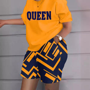 Conjunto de Dos Piezas de Moda Casual para Mujer con Camiseta de Cuello Redondo Manga Corta y Estampado Digital con Shorts de Cintura Elástica de Color Sólido - Product Image 2